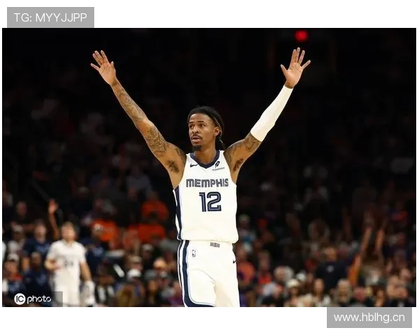 莫兰特挡拆突入篮下，较上赛季效率明显提升